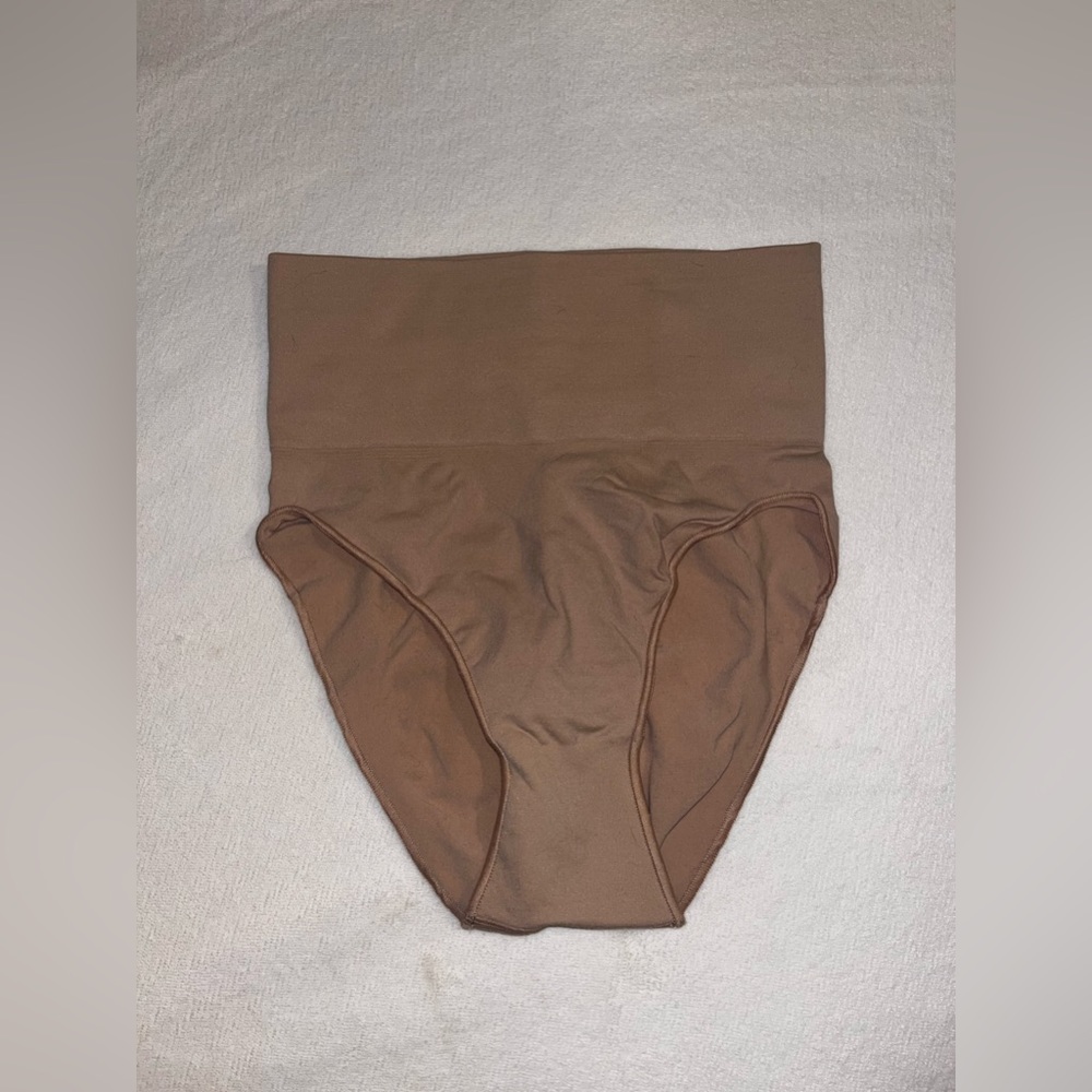 BRAND NEW Skims Core Control Brief